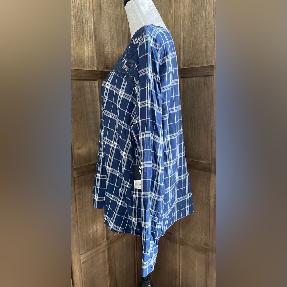 NWT Simply Vera Vera Wang Plaid Blouse. - Picture 4 of 6